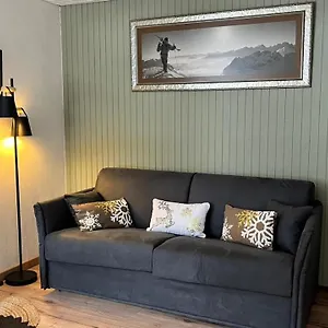 studio-dent-du-caiman-chamonix-centre-parking.hotels-rhonealpes.com/